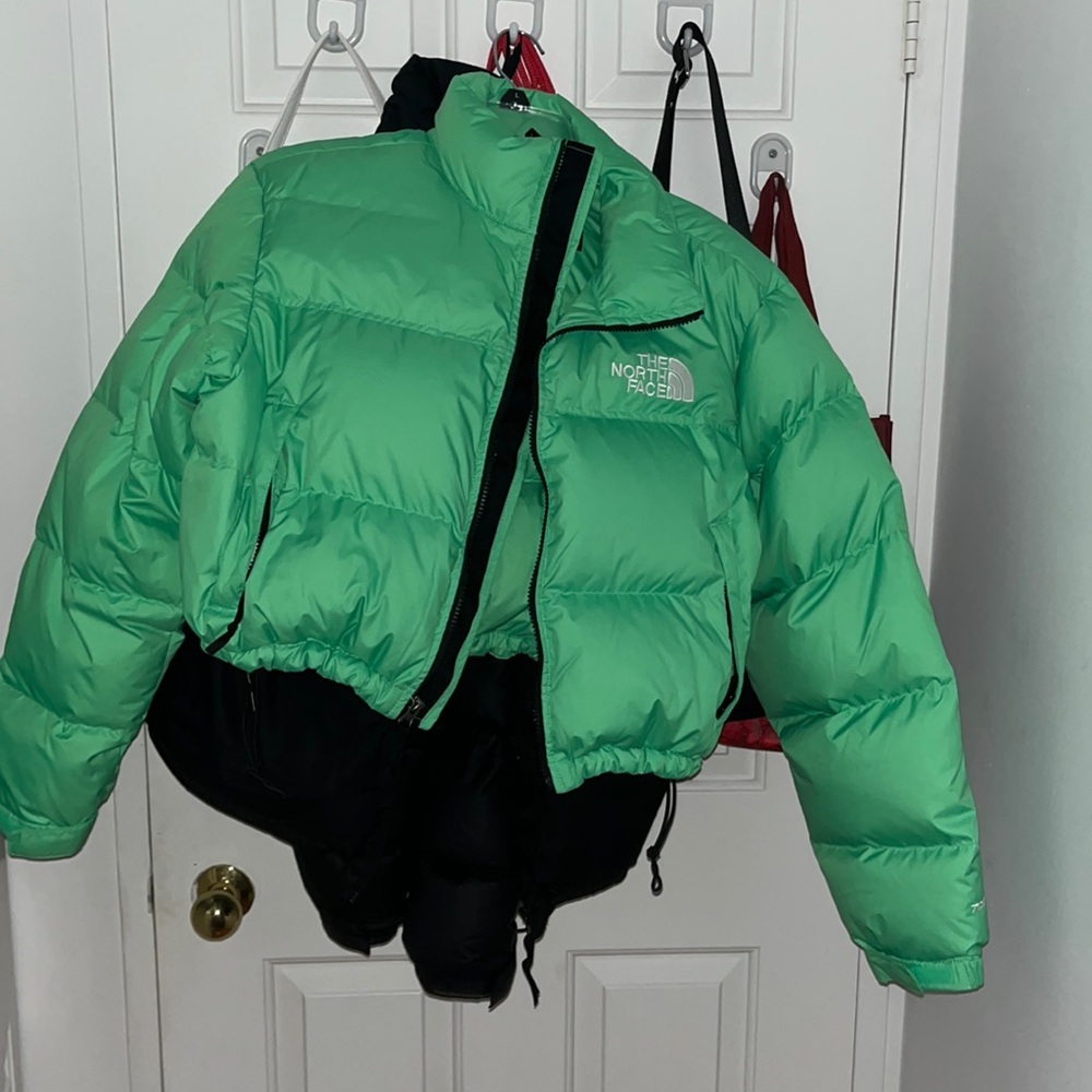 COPY - The North Face NUPTSE short jacket - Picture 2 of 2